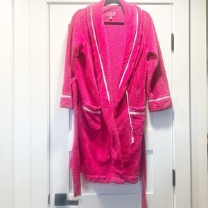 Fluffy hot pink Victoria’ Secret robe. 100% polyester